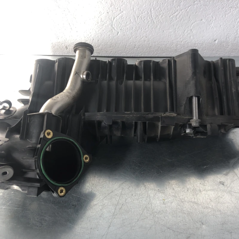 Galerie de admisie / BMW Seria 1 E87 2011 / Motor, racire si evacuare