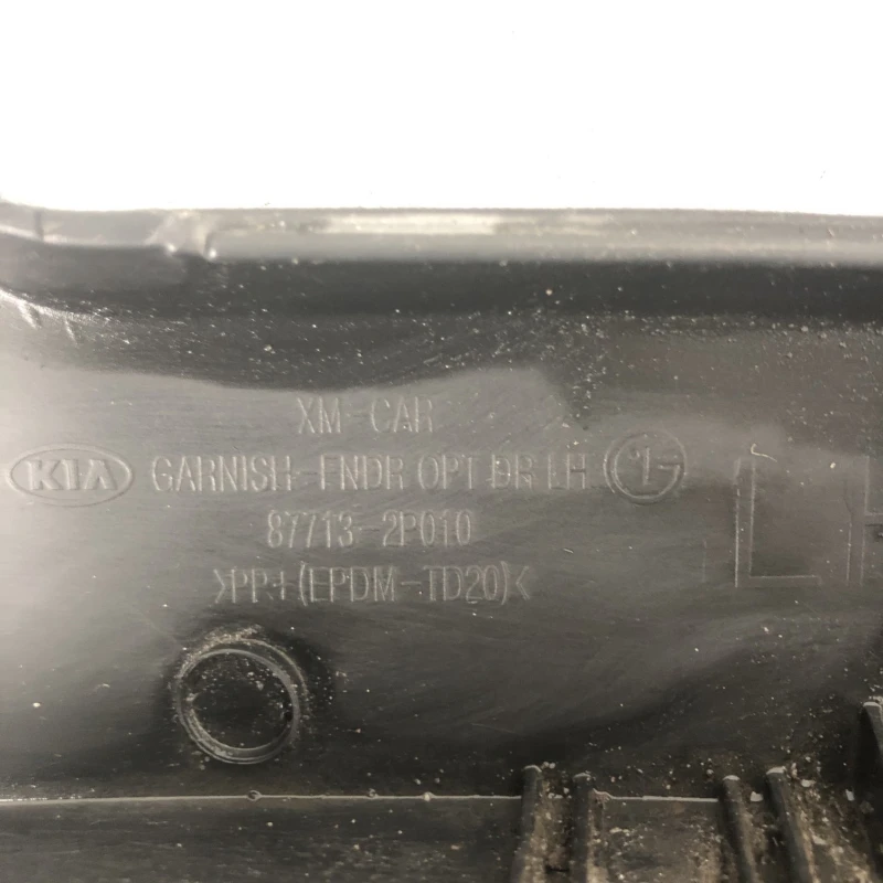 Ornament aripa Stanga Fata / Kia Sorento Sorento 2013 / Caroserie, oglinzi si faruri