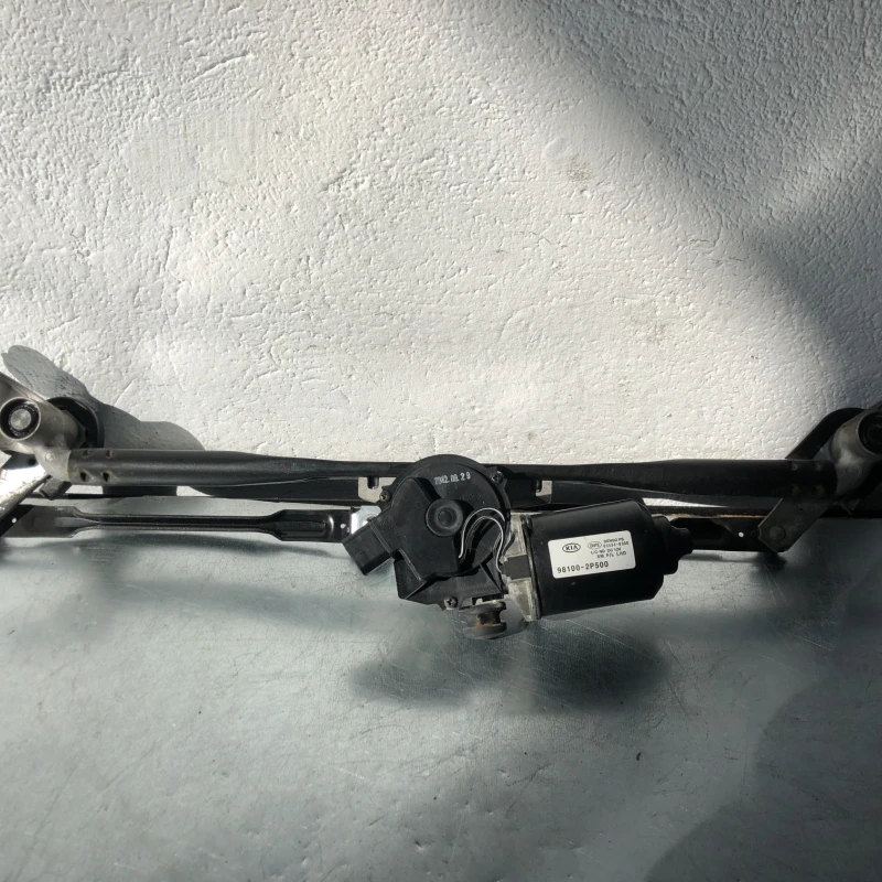 Ansamblu stergatoare cu motoras / Kia Sorento Sorento 2013 / Caroserie, oglinzi si faruri
