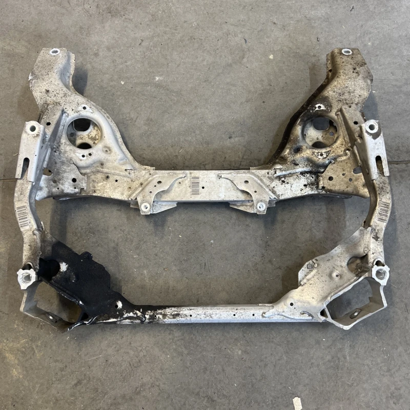 Punte fata jug suport motor / BMW Seria 1 E87 2011 / Directie si suspensie