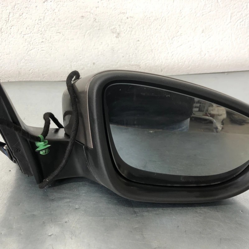 Oglinda dreapta / Volkswagen Passat B7 2011 / Caroserie, oglinzi si faruri