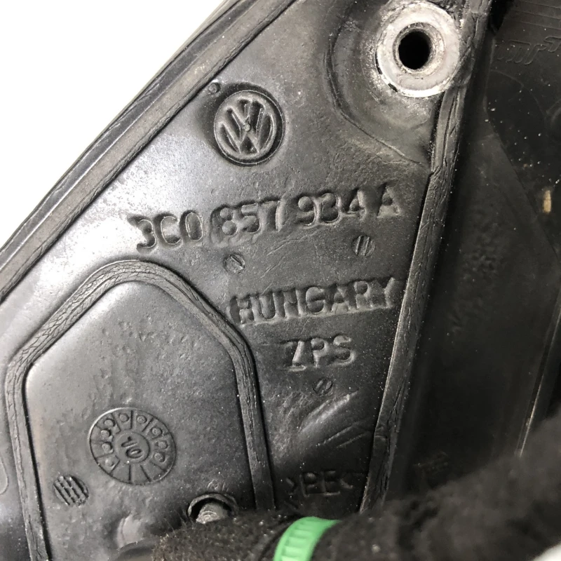 Oglinda dreapta / Volkswagen Passat B7 2011 / Caroserie, oglinzi si faruri