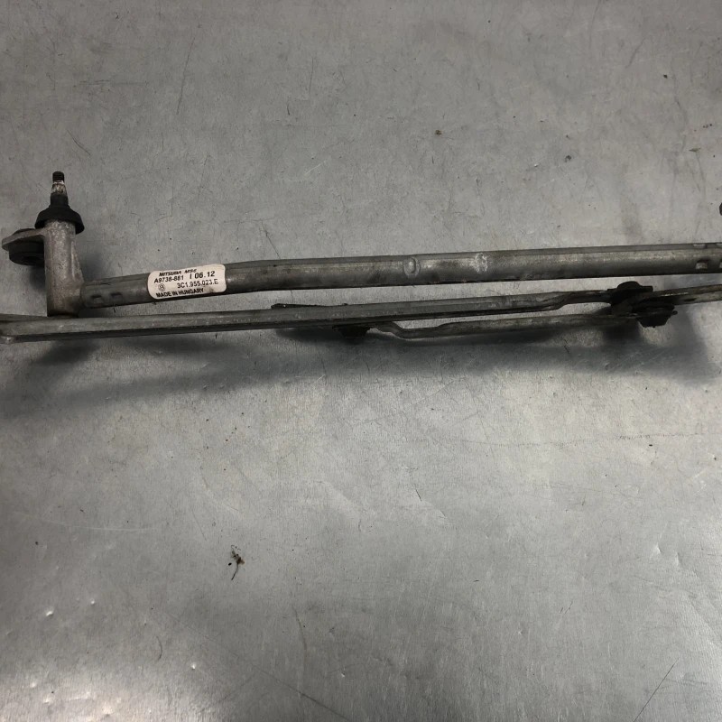 Ansamblu stergatoare parbriz / Volkswagen Passat B6 2010 / Caroserie, oglinzi si faruri