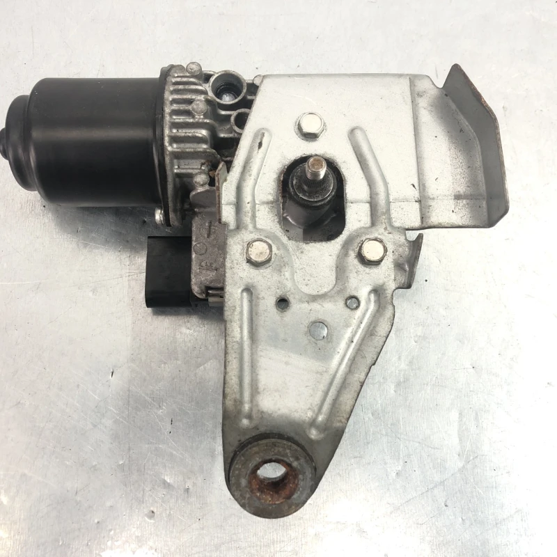 Motoras stergatoare / Volkswagen Passat B6 2010 / Audio si electronice