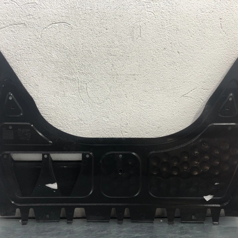 Scut motor / Volkswagen Golf MK6 2011 / Caroserie, oglinzi si faruri