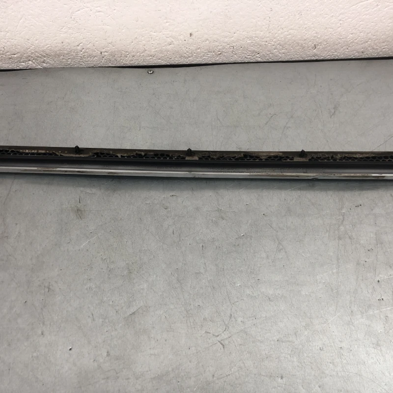 Bandou usa stanga spate / Volkswagen Passat B7 2012 / Caroserie, oglinzi si faruri