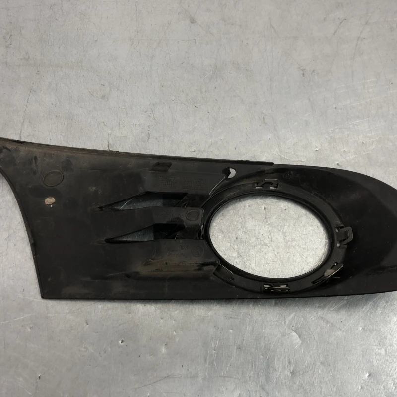 Grila proiector stanga / Volkswagen Golf MK6 2011 / Caroserie, oglinzi si faruri