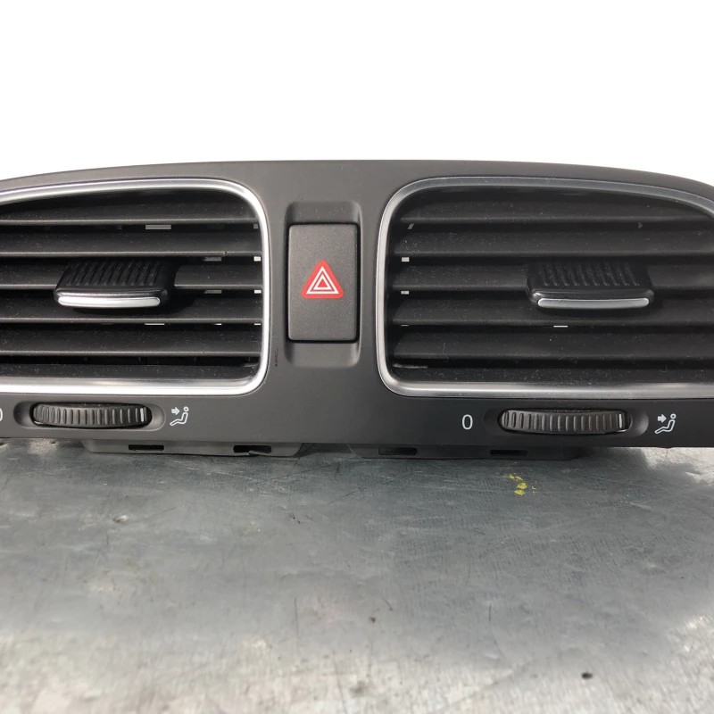 Grila aer bord centrala / Volkswagen Golf MK6 2011 / Interior