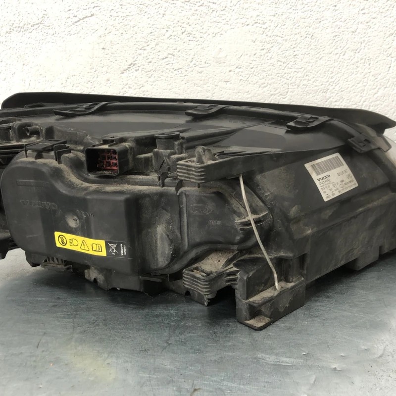Far stanga xenon Europa / Volvo V70 V70 2010 / Caroserie, oglinzi si faruri