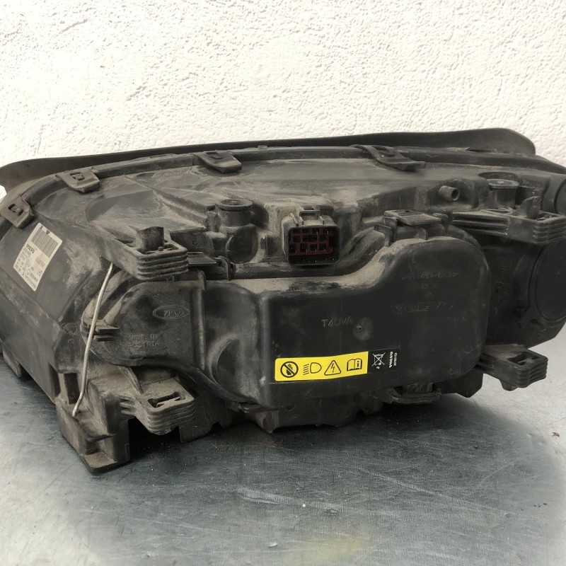 Far dreapta xenon Europa / Volvo V70 V70 2010 / Caroserie, oglinzi si faruri