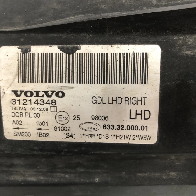 Far dreapta xenon Europa / Volvo V70 V70 2010 / Caroserie, oglinzi si faruri