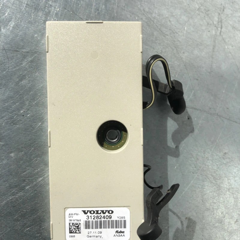 Amplificator semnal antena / Volvo V70 V70 2010 / Audio si electronice