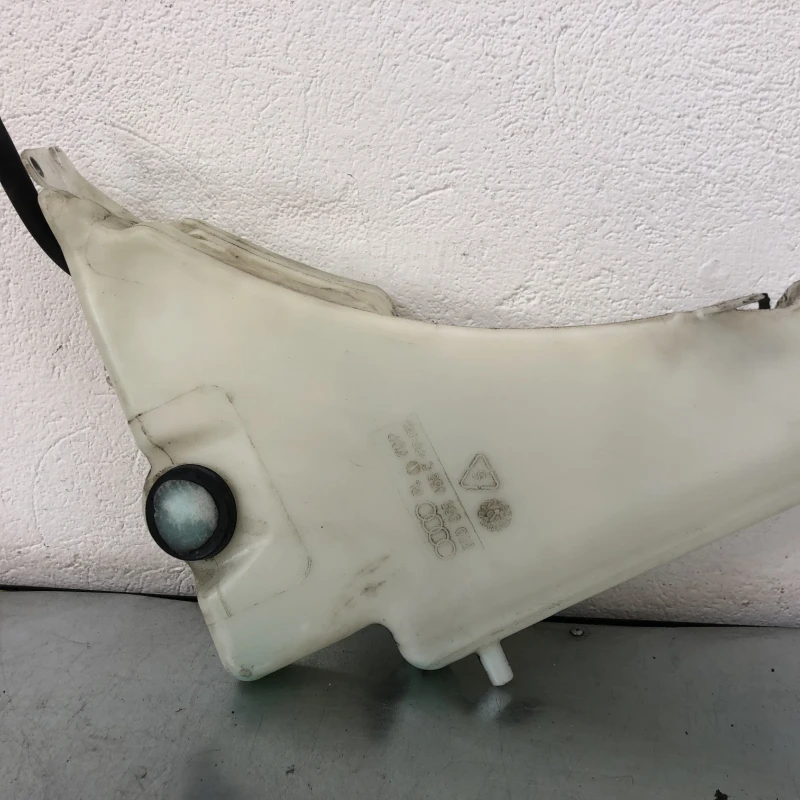 Vas lichid parbriz strop gel / Audi A4 B8 2009 / Caroserie, oglinzi si faruri