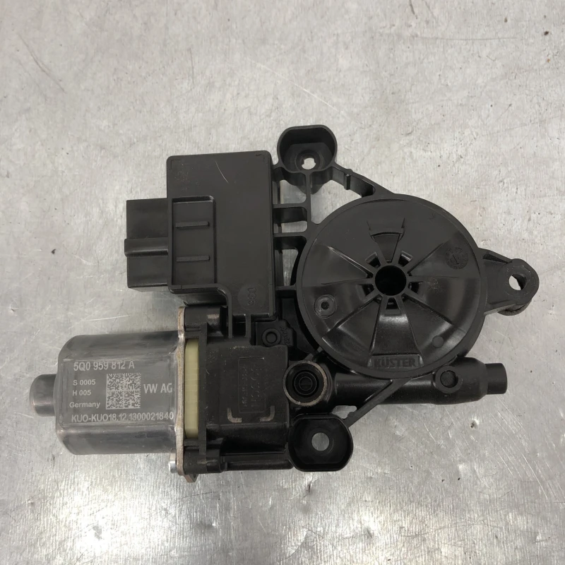 Motoras geam dreapta spate Skoda 