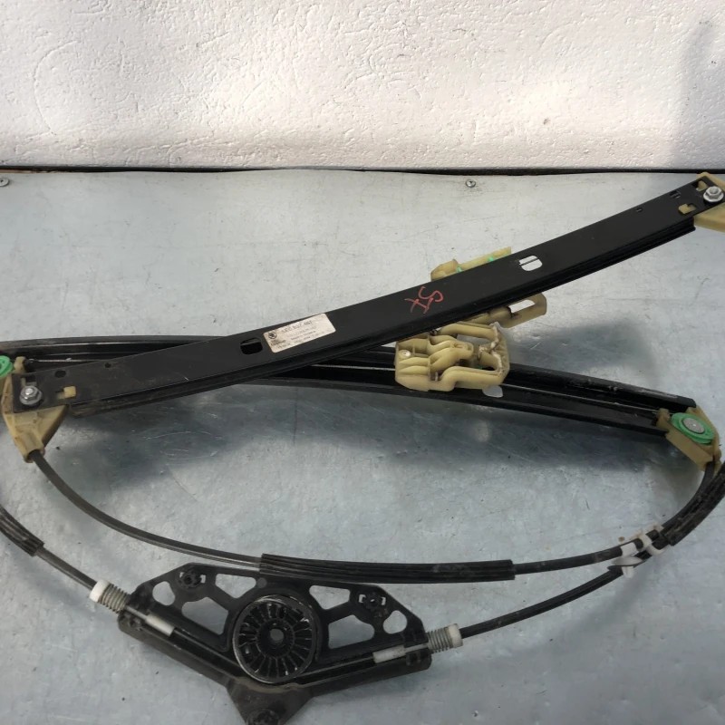 Macara geam stanga fata / Skoda Octavia 3 5E 2014 / Caroserie, oglinzi si faruri