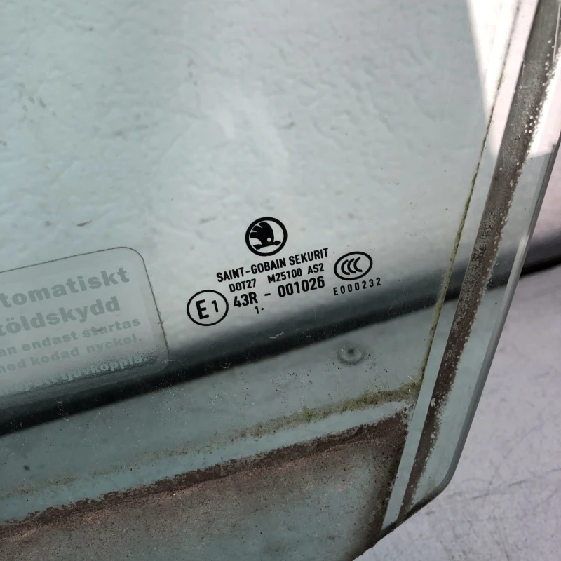 Geam stanga fata / Skoda Superb II 3T 2012 / Caroserie, oglinzi si faruri