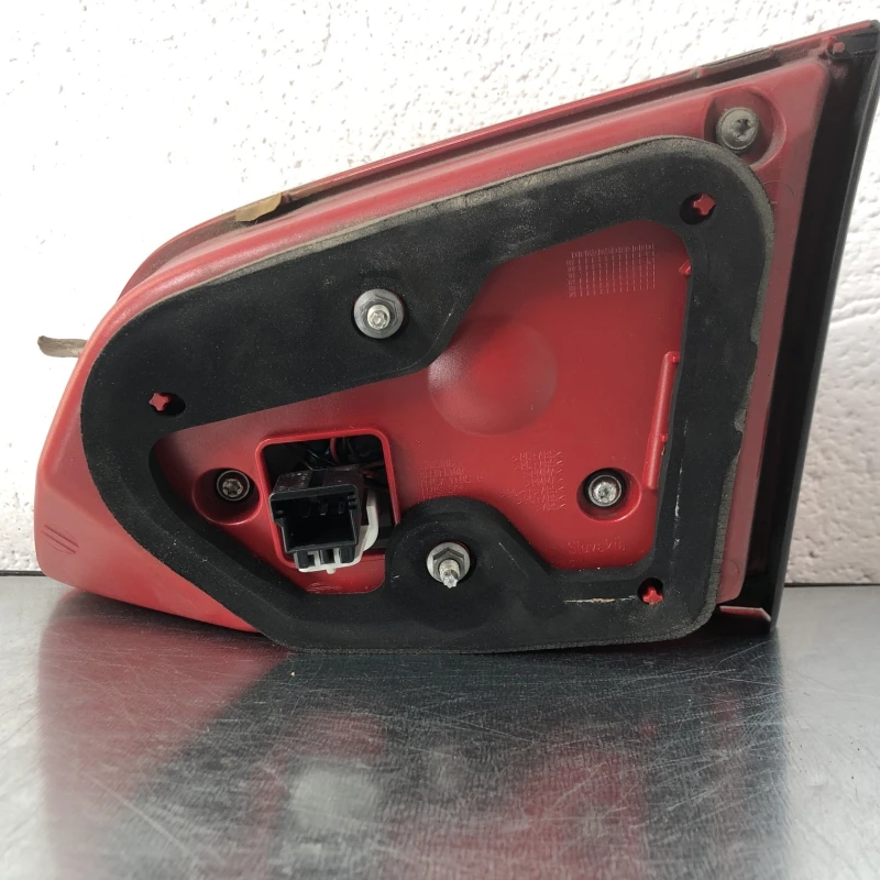 Stop stanga haion / Volkswagen Passat B7 2011 / Caroserie, oglinzi si faruri
