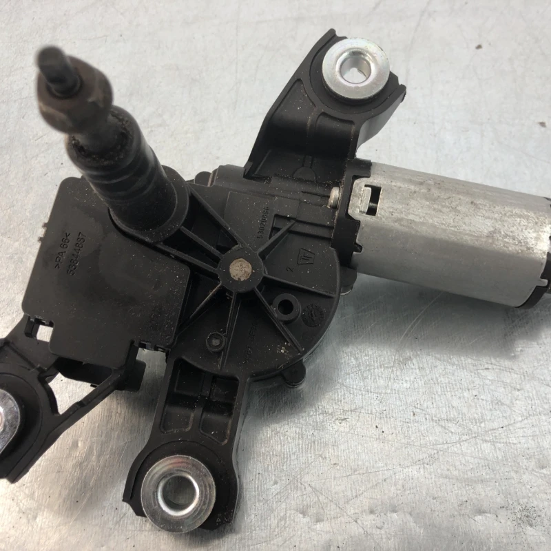 Motoras stergator haion / Volkswagen Passat B7 2011 / Caroserie, oglinzi si faruri