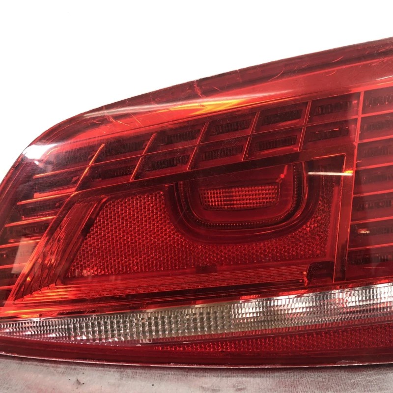 Stop dreapta caroserie Volkswagen Passat B7 2011