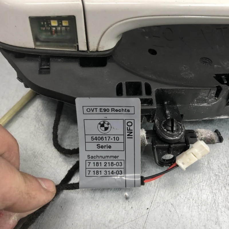 Maner usa dreapta fata / BMW Seria 3 E91 LCI 2011 / Caroserie, oglinzi si faruri