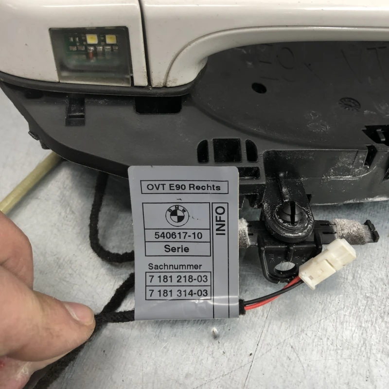 Maner usa dreapta fata / BMW Seria 3 E91 LCI 2011 / Caroserie, oglinzi si faruri