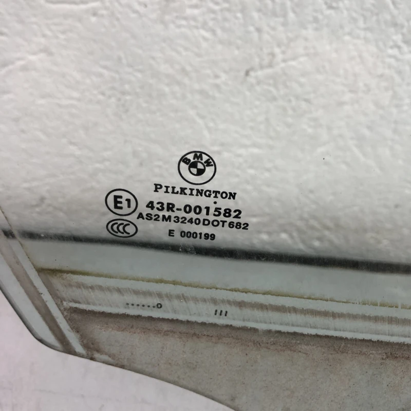 Geam dreapta fata / BMW Seria 3 E91 LCI 2011 / Caroserie, oglinzi si faruri