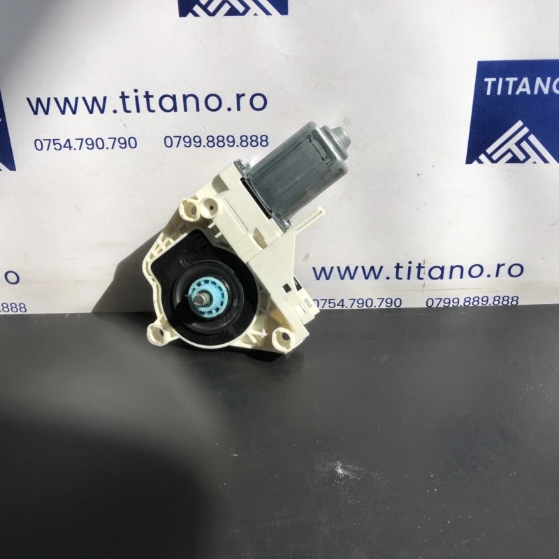 Motoras geam dreapta fata / Seat Alhambra 7N 2012 / Audio si electronice