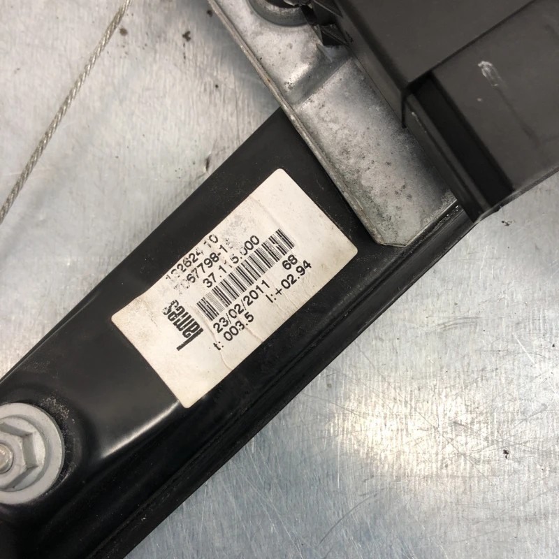Macara geam dreapta spate / BMW Seria 1 E87 LCI 2011 / Caroserie, oglinzi si faruri