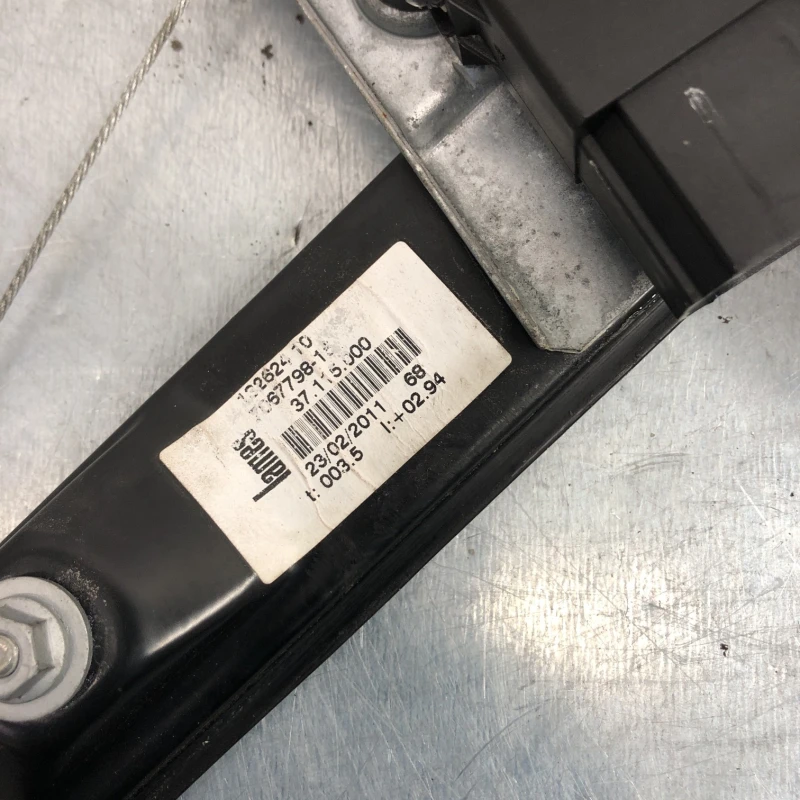 Macara geam dreapta spate / BMW Seria 1 E87 2011 / Caroserie, oglinzi si faruri