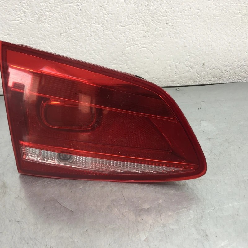 Stop stanga haion / Volkswagen Passat B7 2013 / Caroserie, oglinzi si faruri