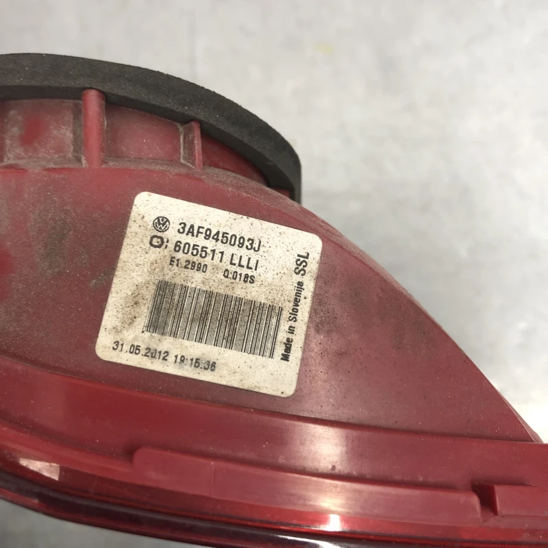 Stop stanga haion / Volkswagen Passat B7 2013 / Caroserie, oglinzi si faruri