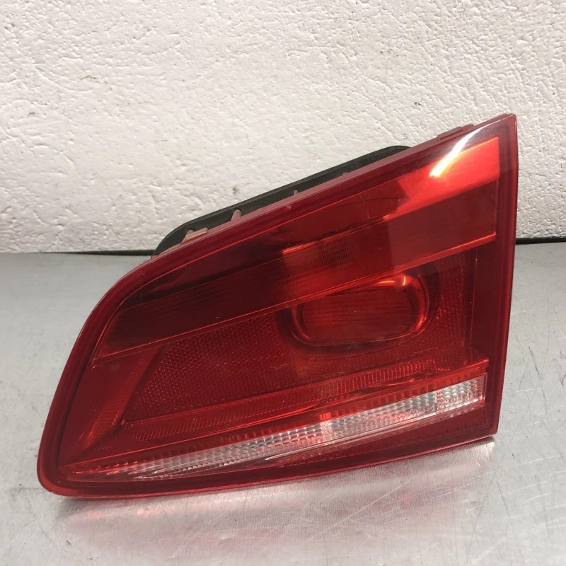 Stop dreapta haion / Volkswagen Passat B7 2013 / Caroserie, oglinzi si faruri