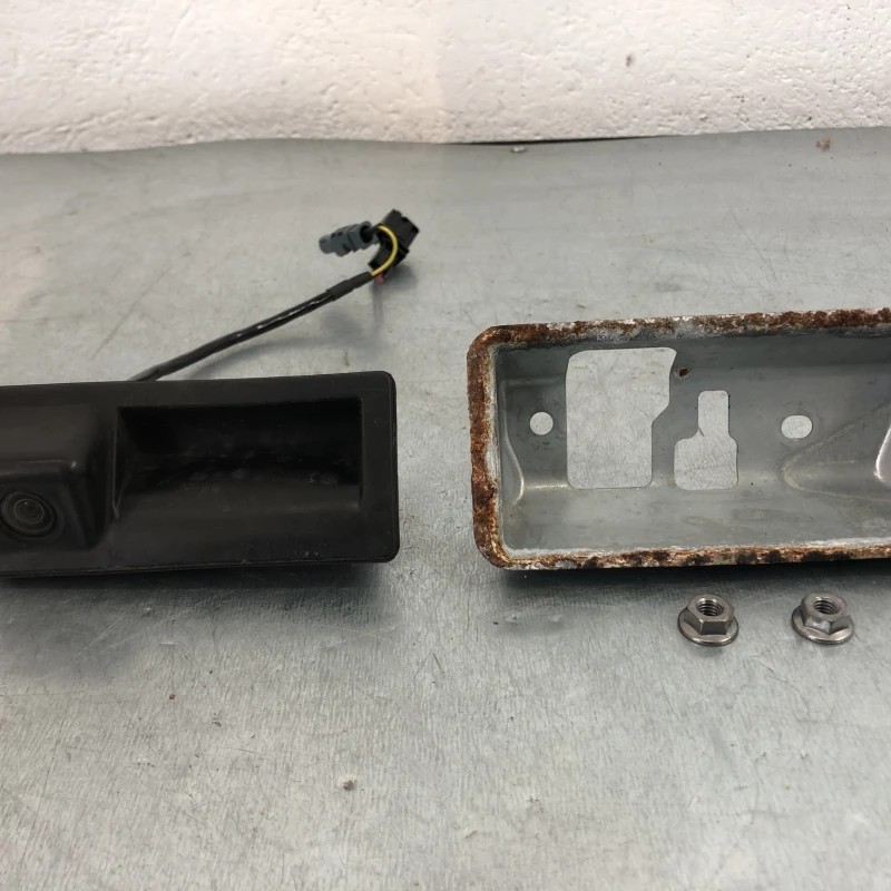 Camera mansalier / Volkswagen Passat B7 2013 / Caroserie, oglinzi si faruri