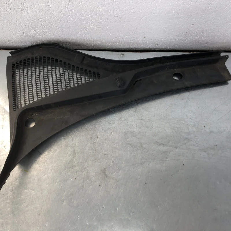 Grila stergatoare stanga Skoda 