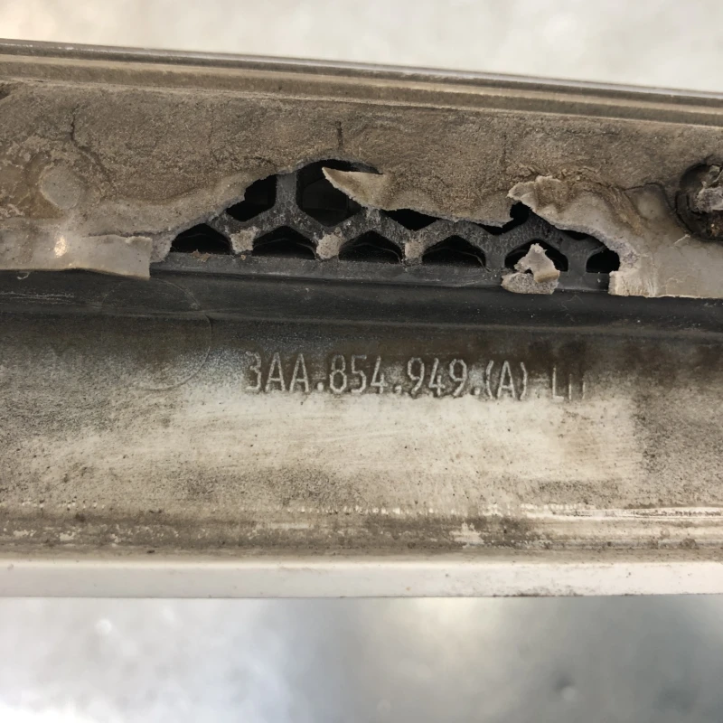 Bandou usa stanga spate / Volkswagen Passat B7 2013 / Caroserie, oglinzi si faruri