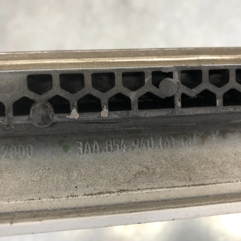 Bandou usa / Volkswagen Passat B7 2013 / Caroserie, oglinzi si faruri
