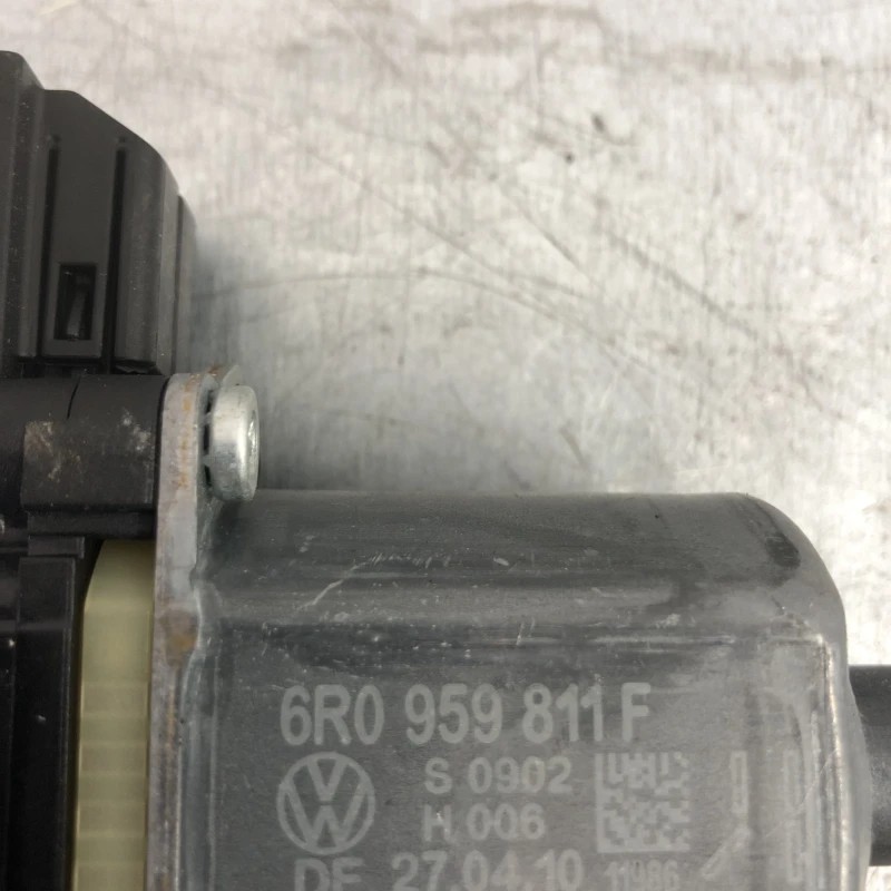 Motoras usa stanga spate / Volkswagen Polo 6R 2010 / Caroserie, oglinzi si faruri