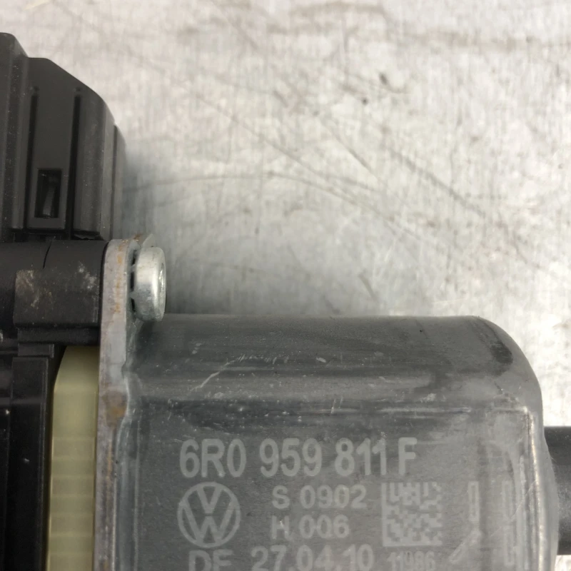 Motoras usa stanga spate / Volkswagen Polo 6R 2010 / Caroserie, oglinzi si faruri