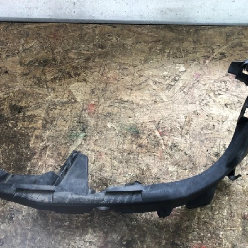 Suport far stanga / BMW Seria 3 E90 2008 / Caroserie, oglinzi si faruri