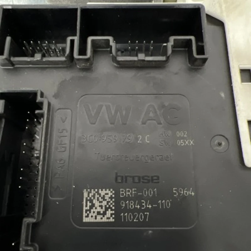 Motoras geam dreapta fata / Volkswagen Golf MK6 2011 / Audio si electronice