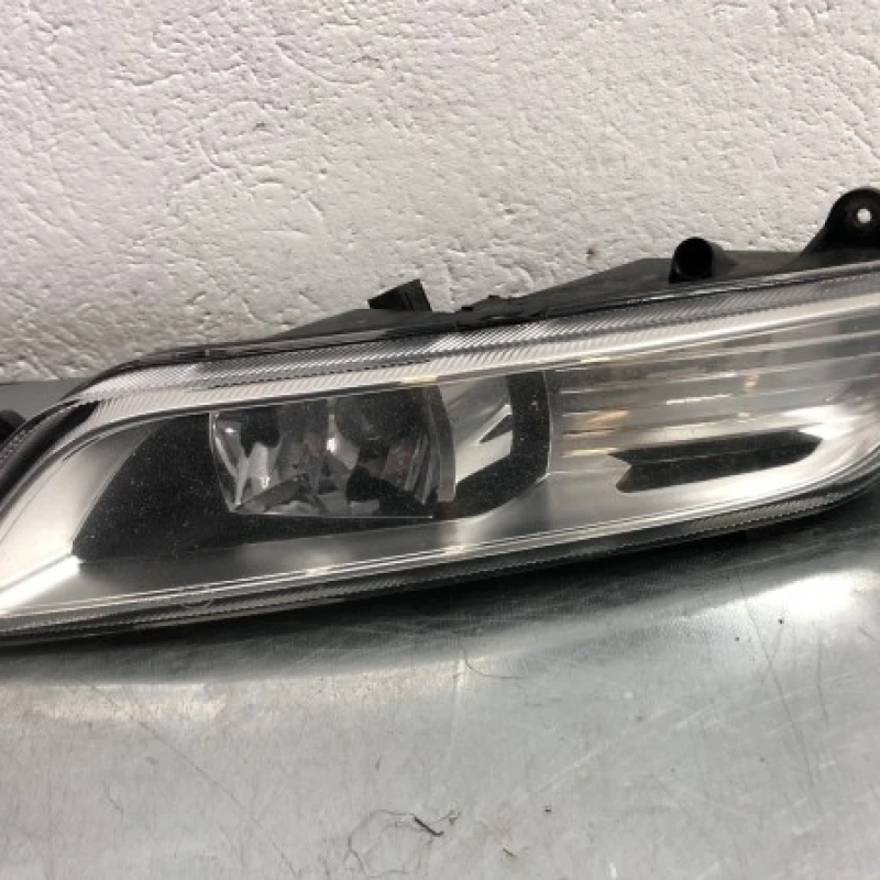 Proiector stanga / Volkswagen Passat B7 2012 / Caroserie, oglinzi si faruri