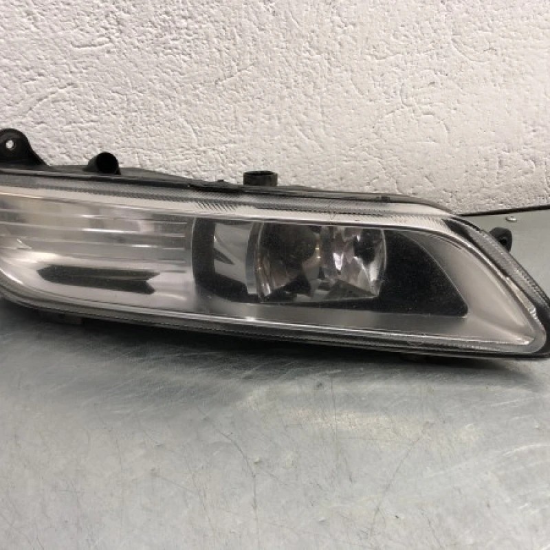 Proiector stanga / Volkswagen Passat B7 2012 / Caroserie, oglinzi si faruri