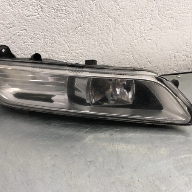 Proiector stanga / Volkswagen Passat B7 2012 / Caroserie, oglinzi si faruri