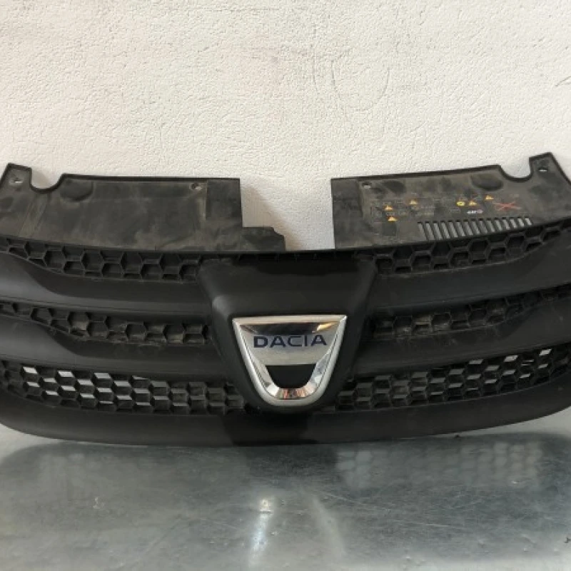 Grila radiator cu emblema Dacia 