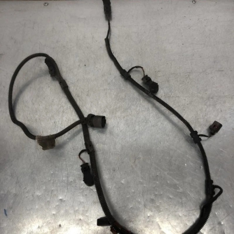 Instalatie senzori de parcare spate / Volkswagen Golf Plus MK6 2012 / Caroserie, oglinzi si faruri