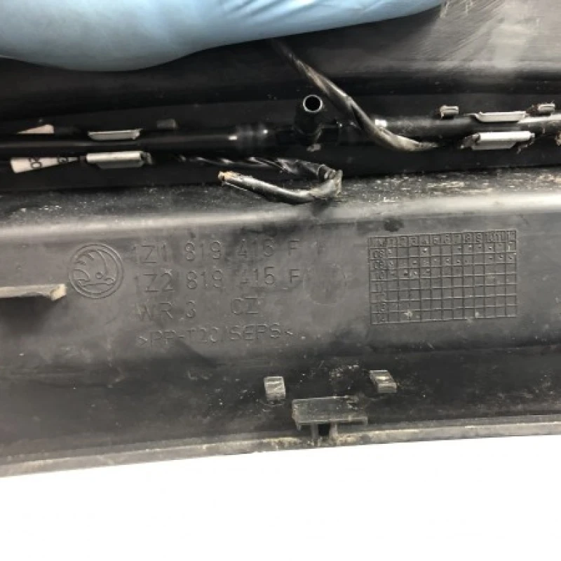 Grila stergatoare / Skoda Octavia 3 5E 2014 / Caroserie, oglinzi si faruri