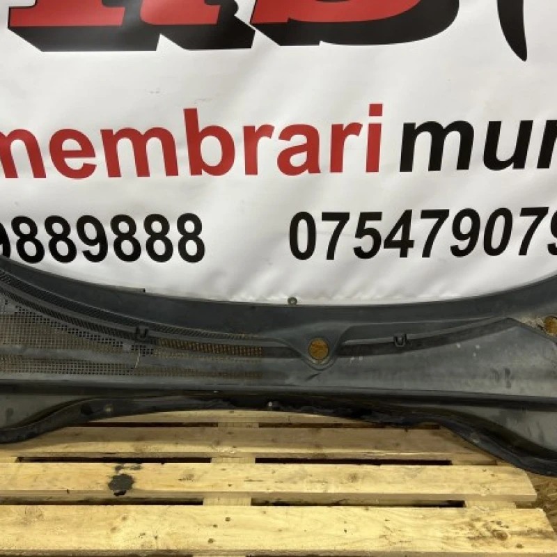 Grila stergatoare / Kia Sorento Sorento 2013 / Caroserie, oglinzi si faruri