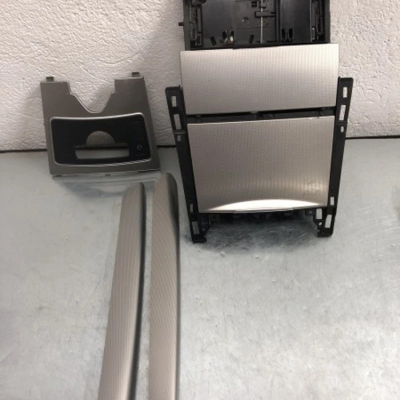 Trim bord / Mercedes-Benz E Class W212 2010 / Interior