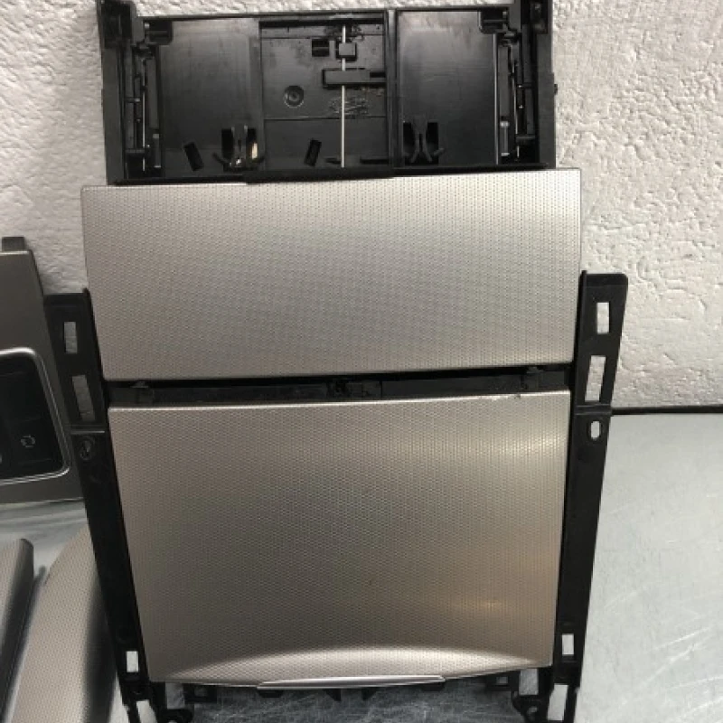 Trim bord / Mercedes-Benz E Class W212 2010 / Interior