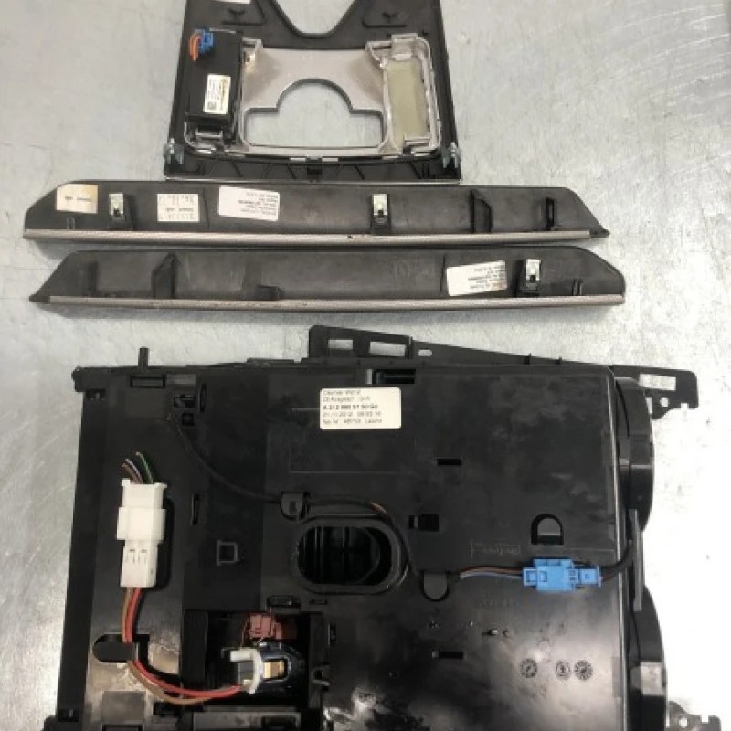 Trim bord / Mercedes-Benz E Class W212 2010 / Interior
